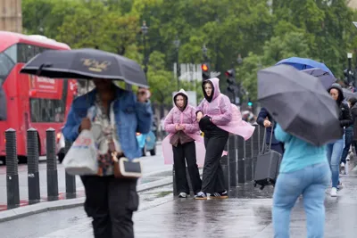 Londoners hit by sudden 10C temperature drop today as rain drenches capital