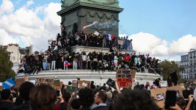 France is flashing euro crisis signals. This time, the fault lines are different