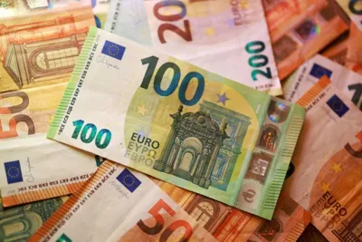 Hungarian bond bulls bet on euro path as central bank cuts inflation target - AOL