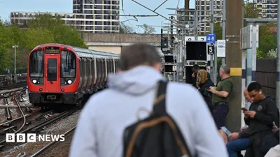 Londoners report 130 hours lost to District line delays
