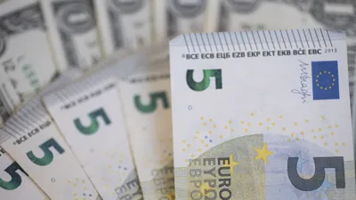 Euro slips, set for fifth straight weekly drop as oil prices rise