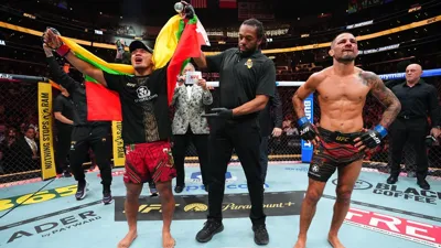 Joshua Van dominates Alexandre Pantoja to retain UFC title