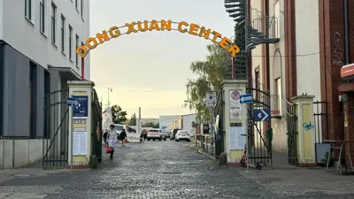 Bande hatte ihr Büro im Dong-Xuan-Center in Berlin: Angeklagte sollen Scheinehen für bis zu 35.000 Euro vermittelt haben
