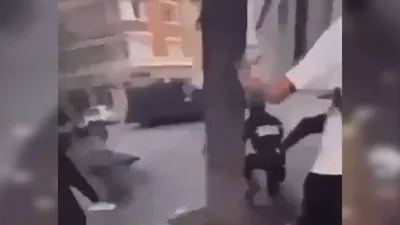 Une lieutenante stagiaire de police balayée et frappée au sol par de jeunes manifestants à Paris