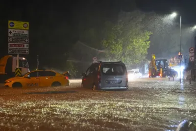 İstanbul'u sağanak ve fırtına vurdu: 1 kişi hayatını kaybetti - Olay Gazetesi Bursa