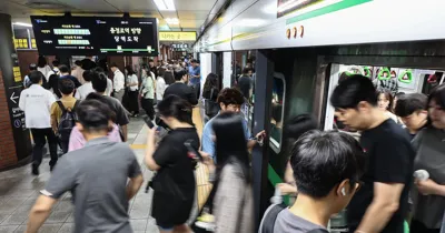 Seoul Metro union escalates labor dispute, warns strike amid stalled talks