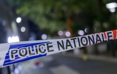 Paris : Une femme poignardée en pleine rue devant sa fille de 6 ans, son ag…